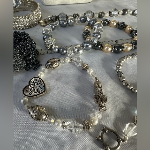 Large group of pearl bead and sparkly rhinestone bracelets - Picture 4 of 9